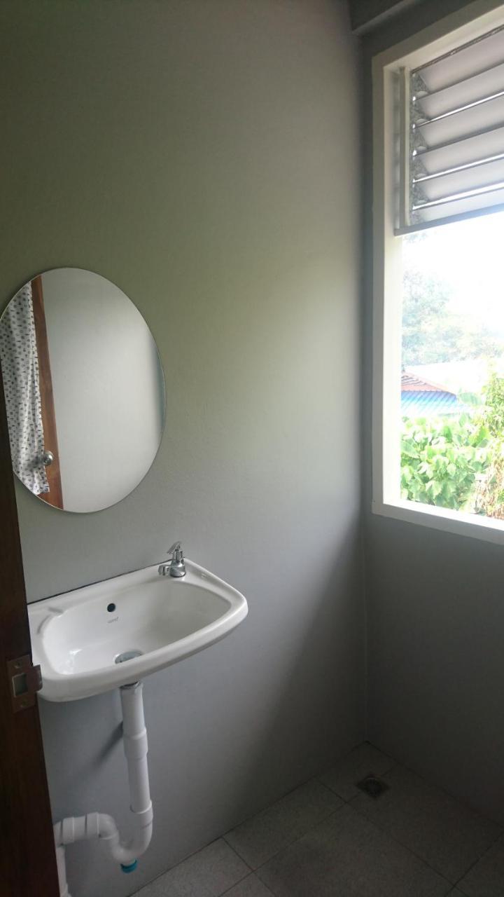 Easy Rooms And Minimart Ko Lanta Esterno foto