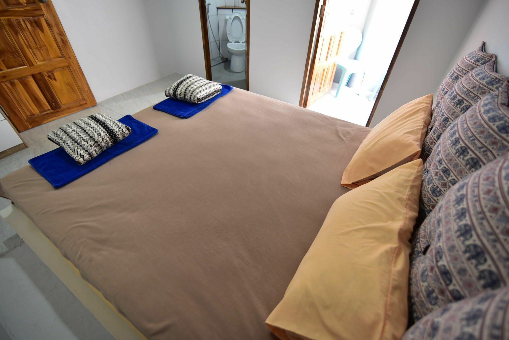 Easy Rooms And Minimart Ko Lanta Esterno foto